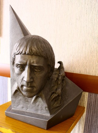 Выставка картин о Высоцком